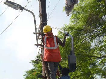 Gurugram: Residents of Ardee City pool money to fix streetlights